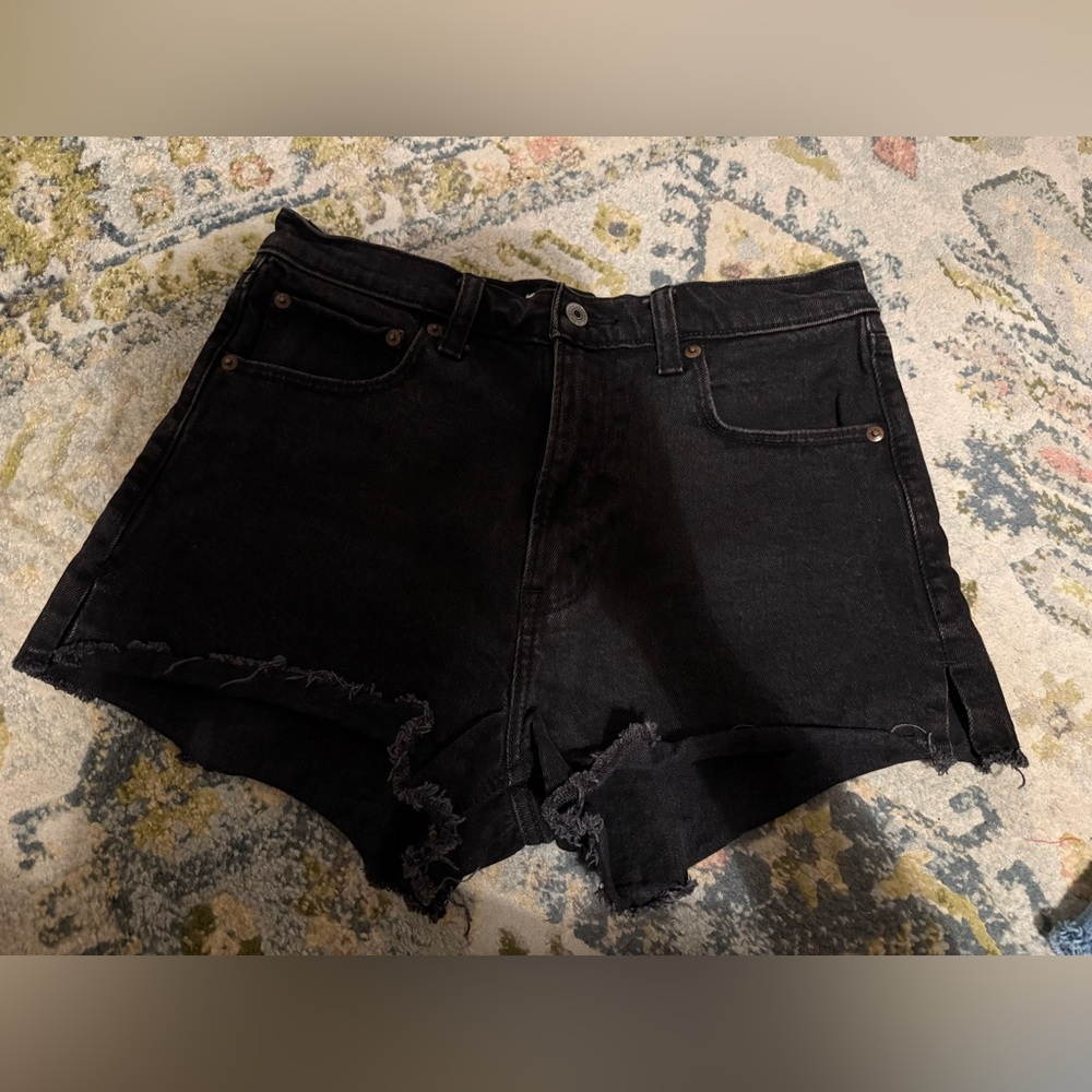 Size 6 black denim Abercrombie mom short